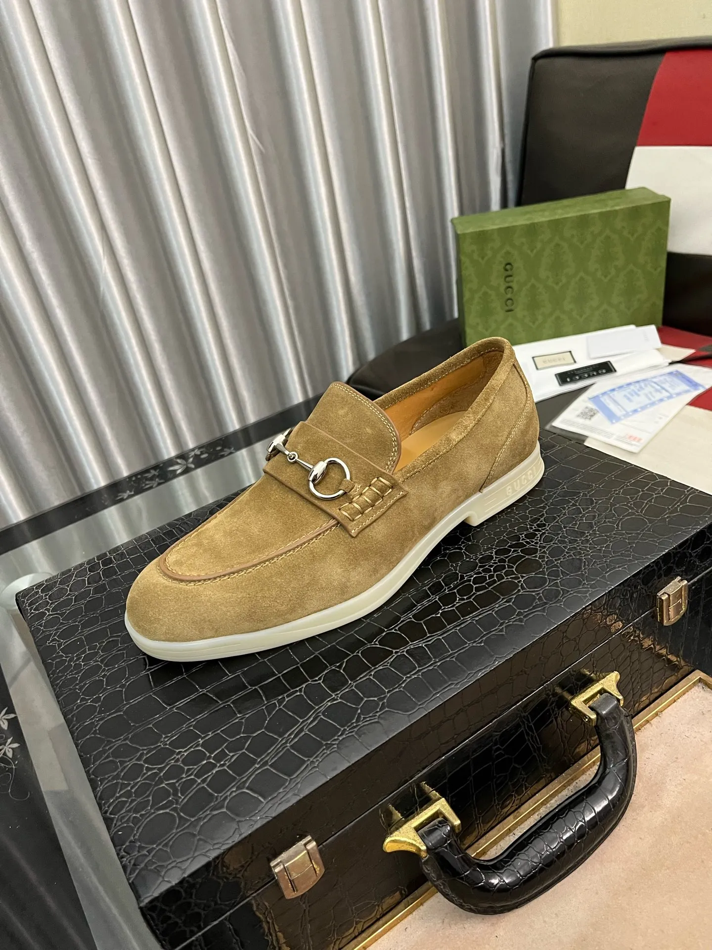 Men's shoes 💰540⌚️⌚️【GUCCi】Original frosted calfskin, water-dyed cowhide lining, original outsole, men's and women's fashion, formal casual leather shoes, slip-on men's and women's shoes series, young fashion, European and American trends, British style, casual matching, comfortable feet, standard code: men's code 38-444️⃣colors available